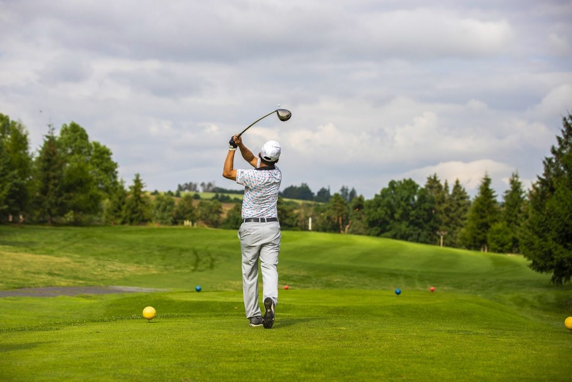 Comment fonctionnent les simulateurs de golf?